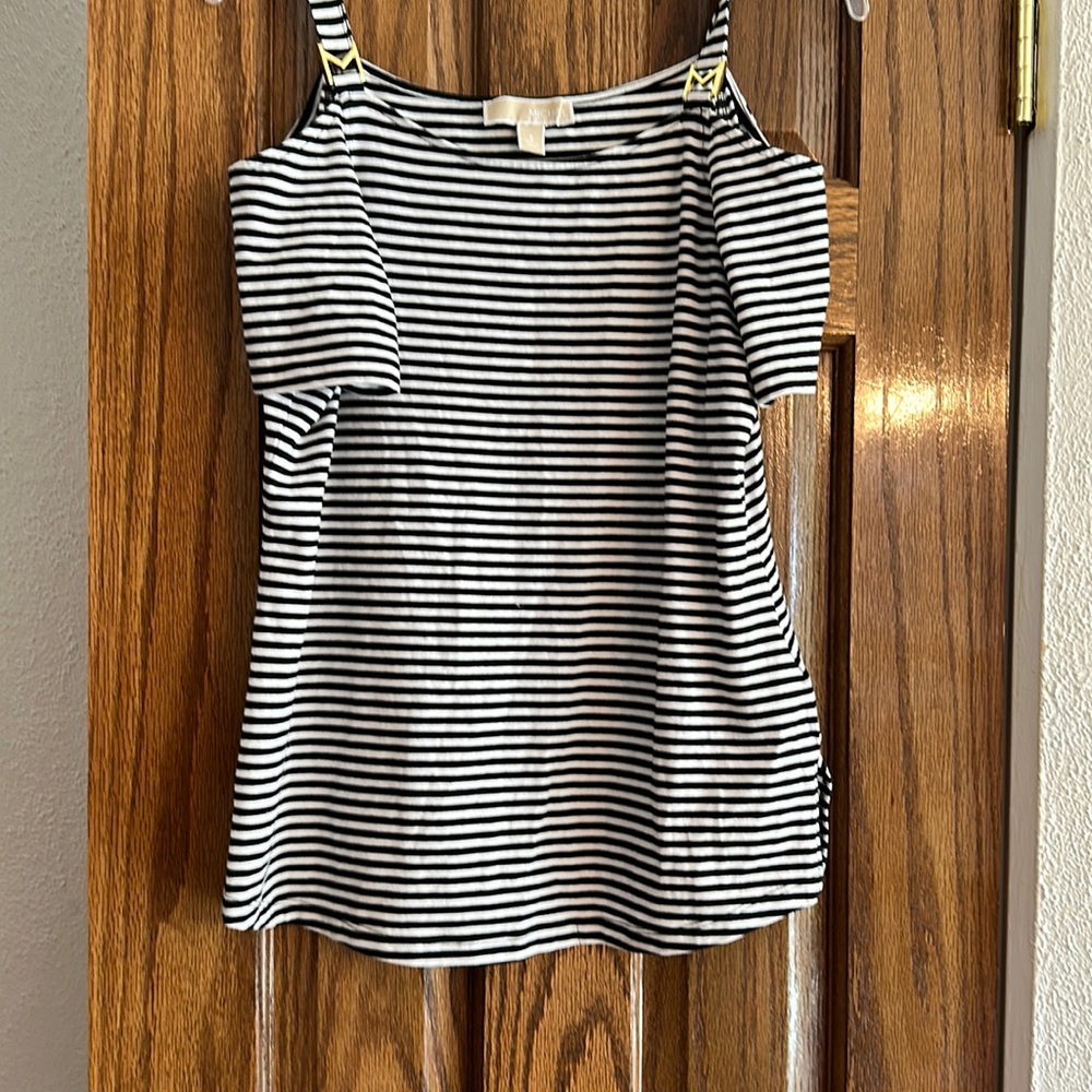 Black and white short sleeve shirt